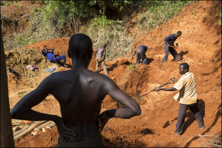 Small-scale gold mining benefits in Uganda go beyond economic growth. It empowers local communities by providing jobs and fostering entrepreneurship. At Midas Africa Gold, we wor